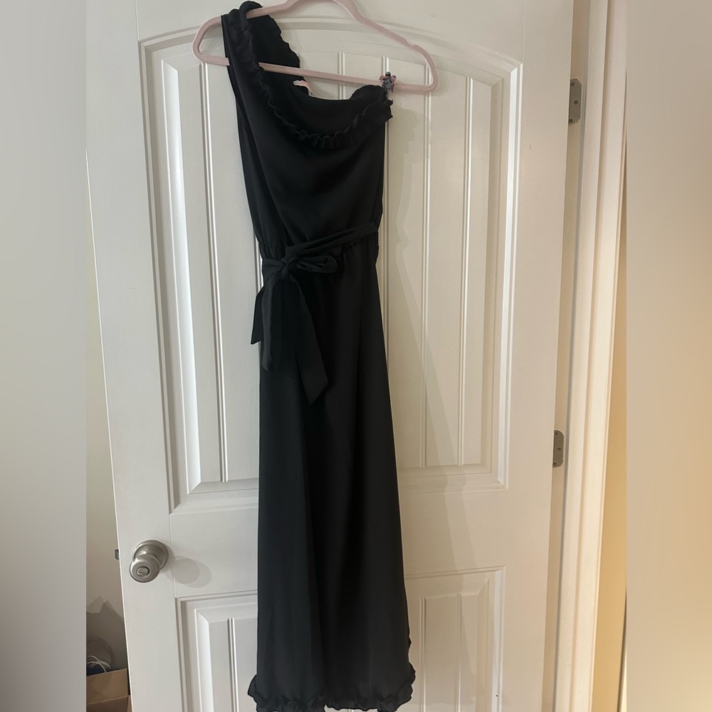 One shoulder ruffle detail maxi dress. Perfect dress for a wedding guest.